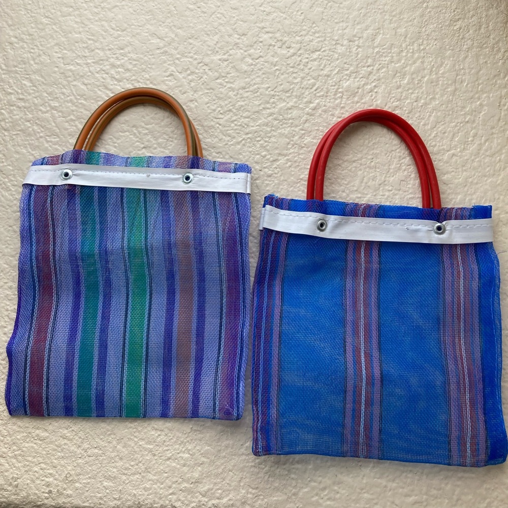 Mesh bag with fun colors!